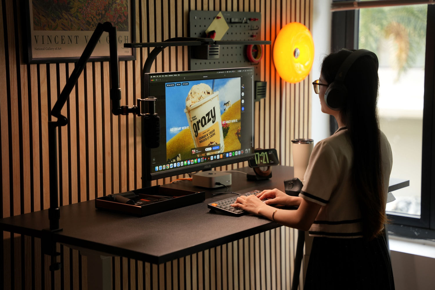 Tư thế làm việc đứng: Đã đứng sai thì bàn nâng hạ cũng vô ích!