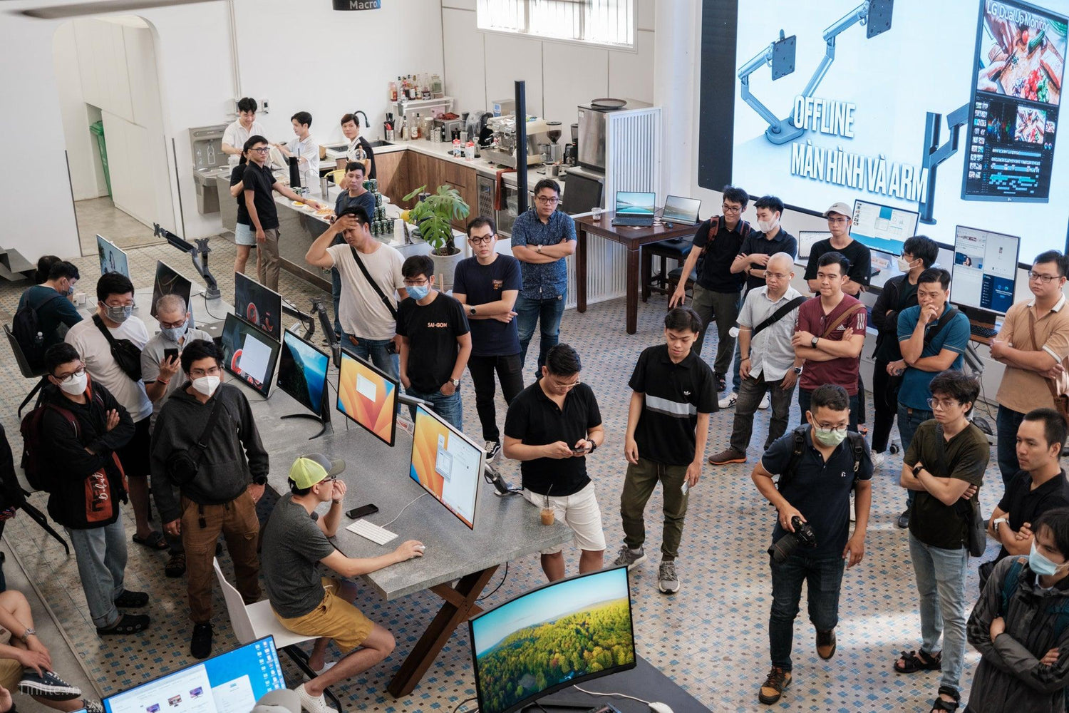 Arm màn hình Human Motion góp mặt tại buổi offline Cafe Tinh tế - HyperWork