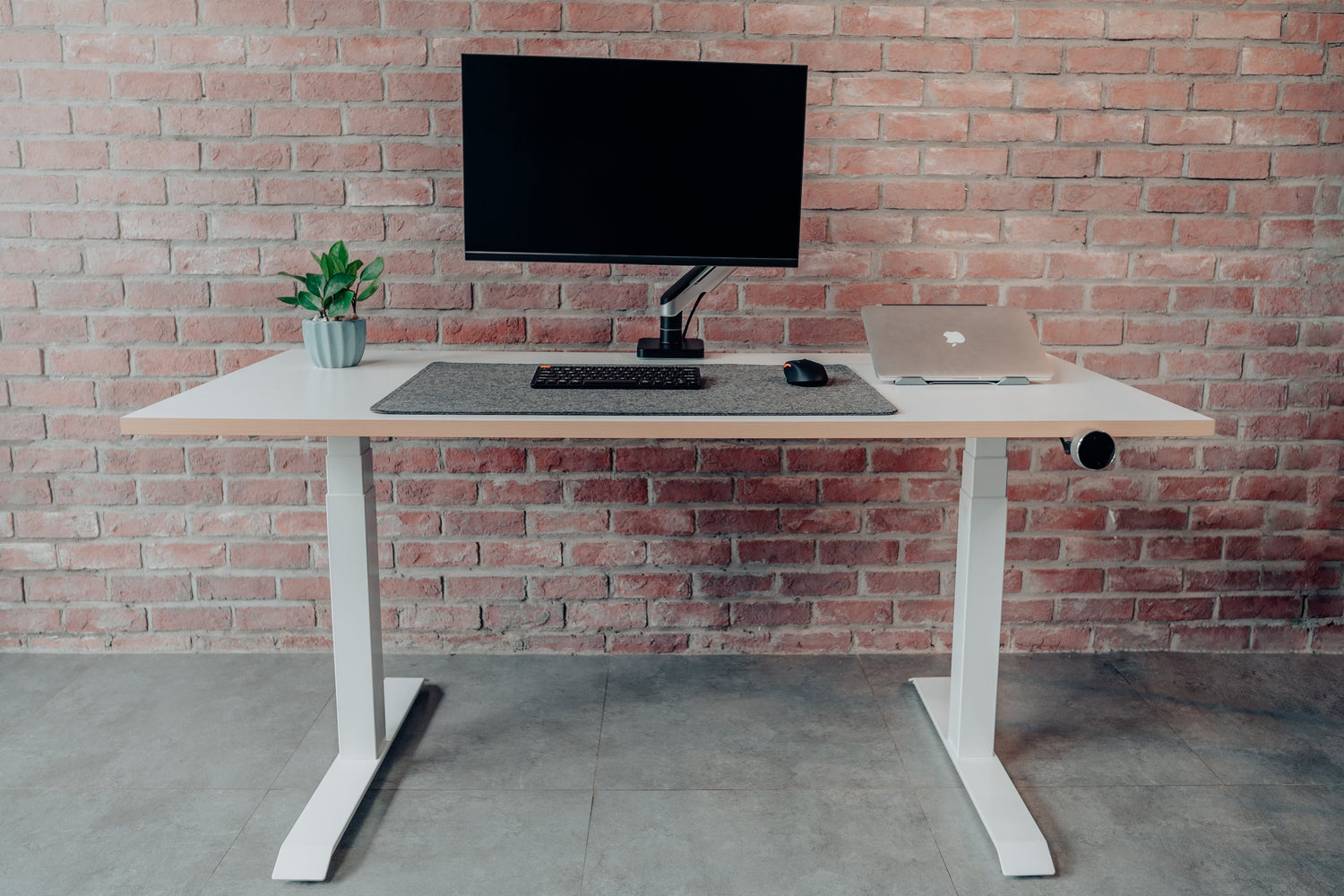 Bàn nâng hạ thông minh cho workspace setup công thái học chống gù lưng