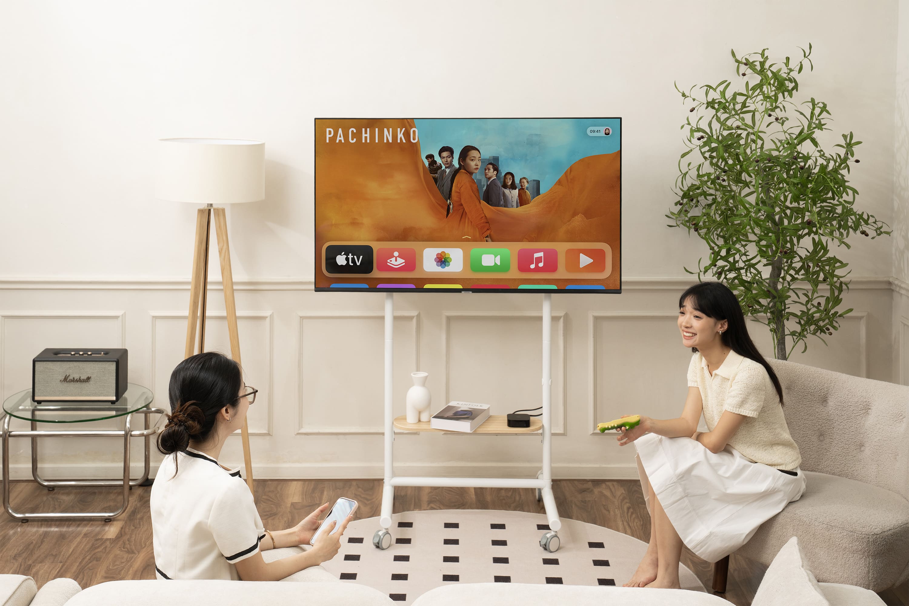 Giá treo tivi di động HyperWork Aero Stand: Thiết kế tinh tế, nâng màn tải trọng tới 70 kg