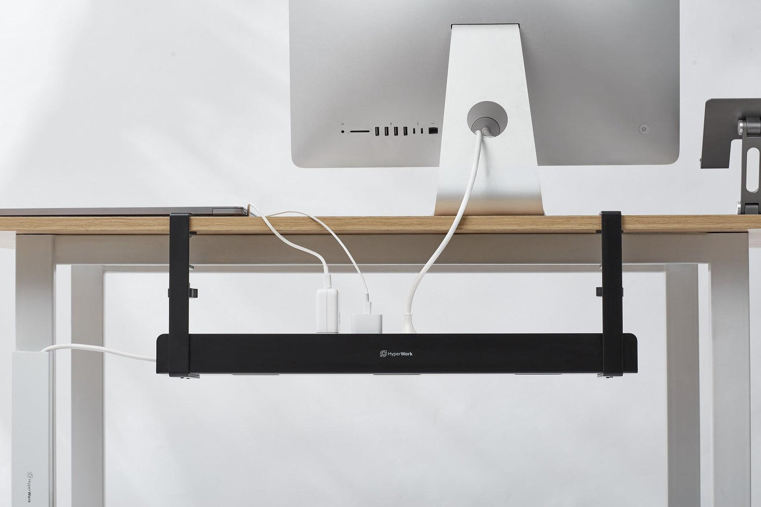 Tối ưu không gian làm việc với bộ đôi khay đi dây nhà HyperWork - HyperWork