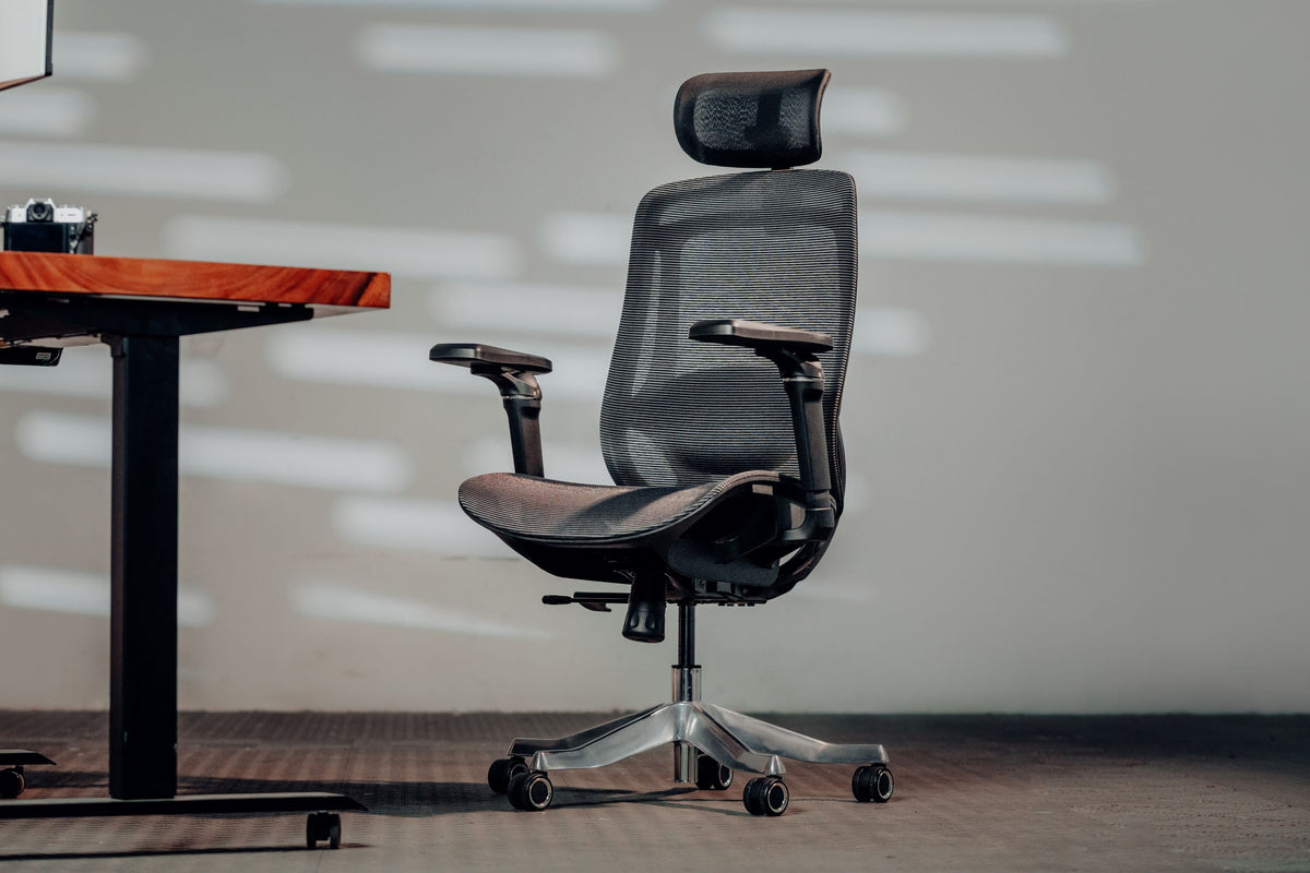 Airy Pro Ergonomic Chair: Optimized Size, Adjustable Armrests, and Lum