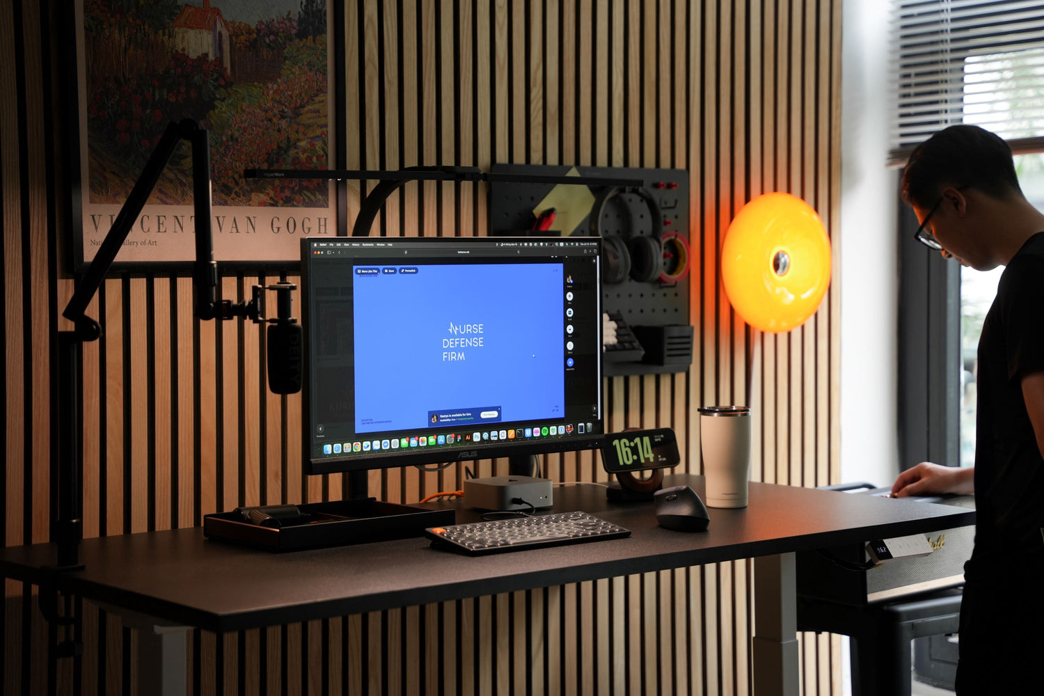 Bàn nâng hạ trung cấp HyperWork Apex: 3 stages nâng hạ, người thấp bé cũng không ngại