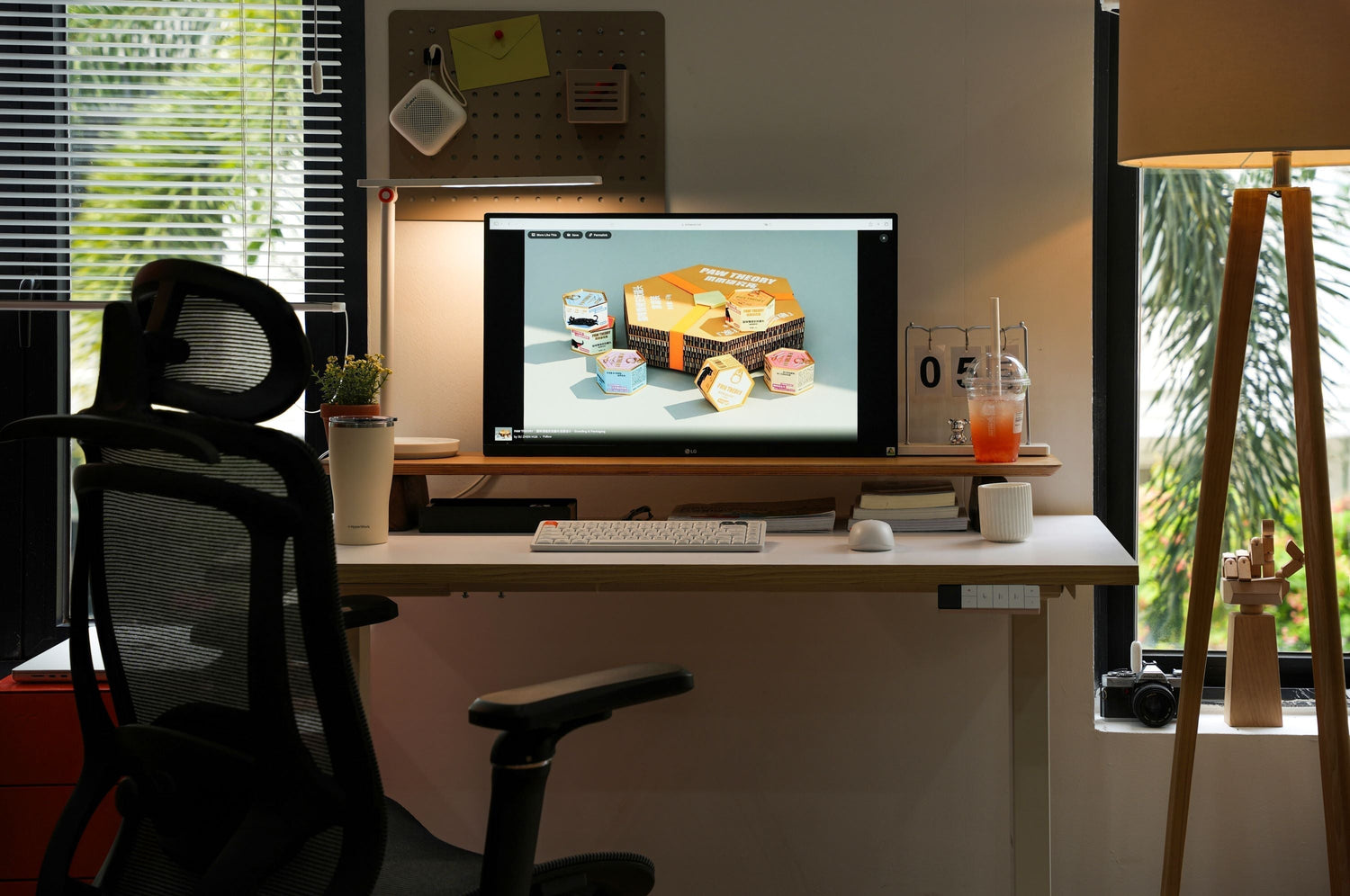 Bàn nâng hạ cho người mới nhập môn HyperWork Active: Giá hời, tính năng có hời?