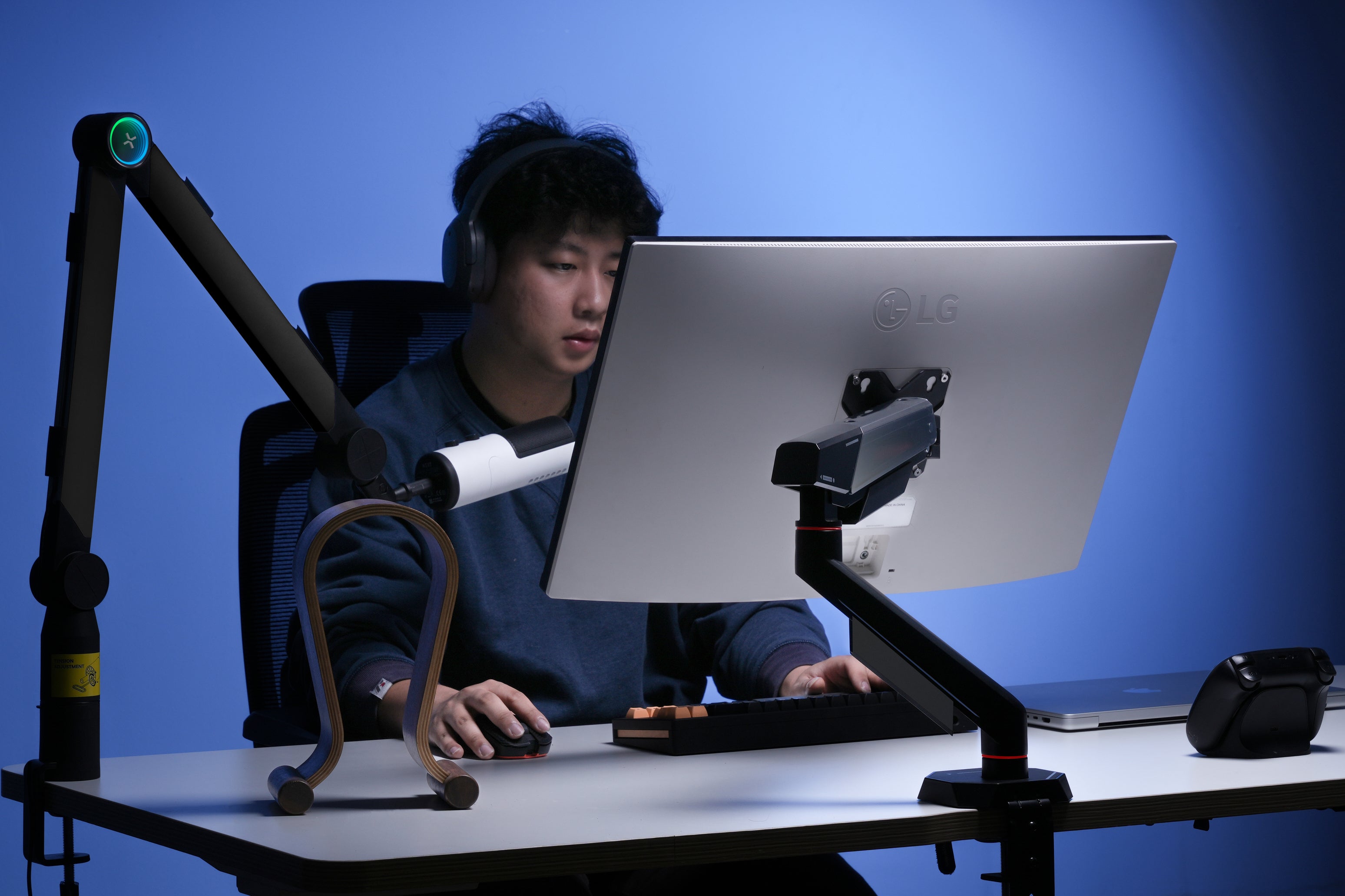 Arm màn hình gaming Alpha Pro Gen 2: thiết kế mới cho gaming setup